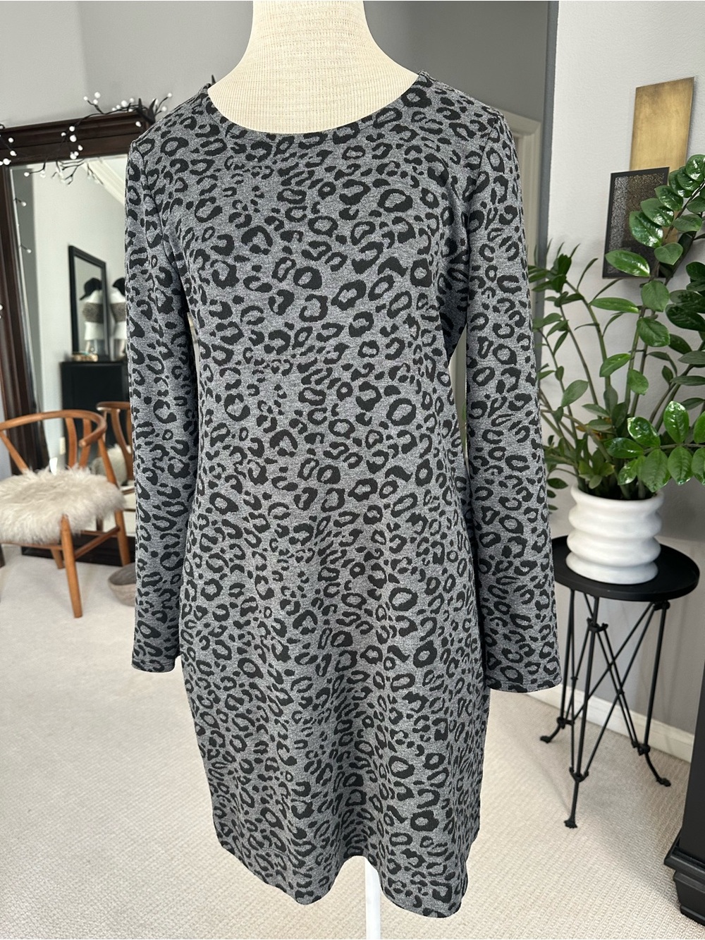 Banana Republic Gray Leopard Print Knit Dress, size 12